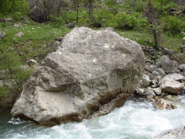 Erzincan - Kemaliye (Eğin) Dilli vadisi mevkisi (37 502881 E, 43 84520 N, 1031 m)
